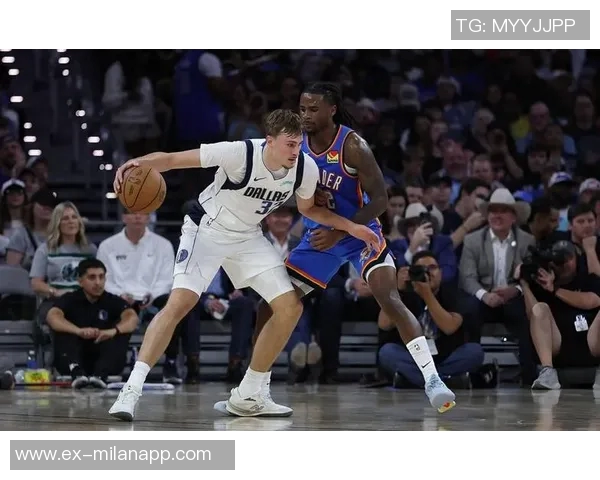 浓眉寄语弗拉格希望他放松心态未来将由他承担重任