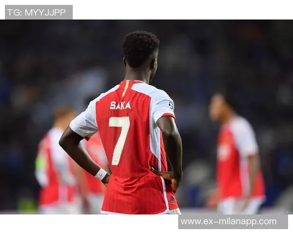 阿森纳与纽卡比赛裁判失误麦克风未关致萨卡被误听解释