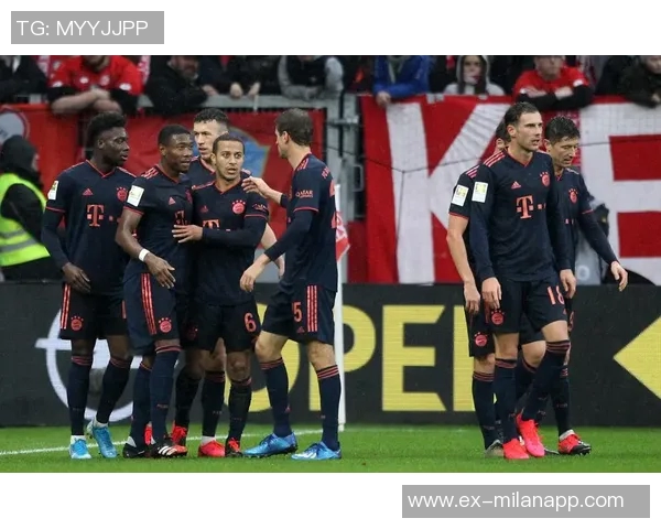 穆勒携家人共度假期现场观赛拜仁男篮圣诞前夕盛况 穆勒携家人共度假期现场观赛拜仁男篮圣诞前夕盛况