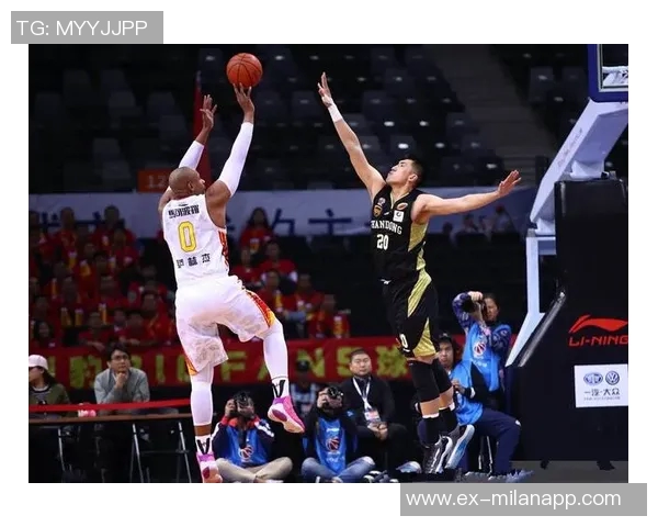 萨格斯上半场狂砍25分尽管左臀受伤仍带队奋战退赛前贡献26分7助攻