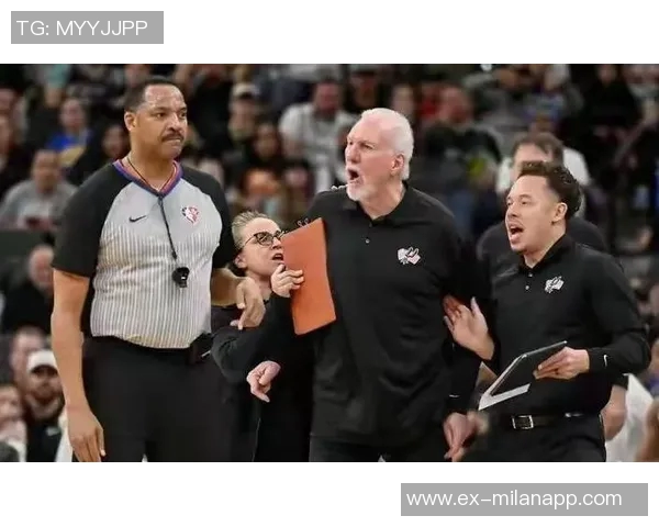 文班缺阵球队表现出色哈珀称他复出后将助力球队无敌状态