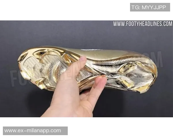 耐克明年将推出金色C罗战靴引发球迷热议 耐克明年将推出金色C罗战靴引发球迷热议