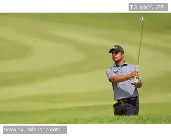 富保罗表达对小里球技的欣赏并请求其传授高尔夫技巧 富保罗表达对小里球技的欣赏并请求其传授高尔夫技巧